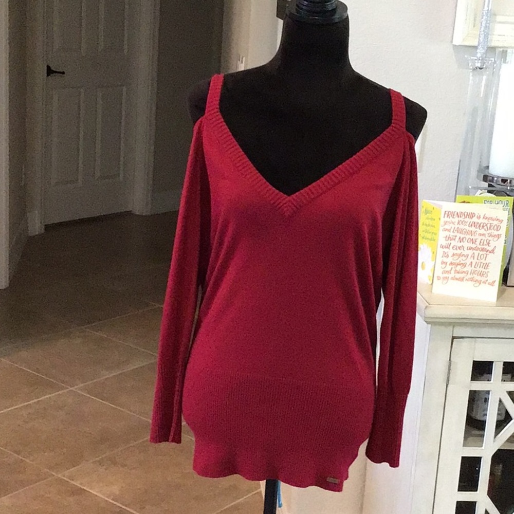 Guess cold shoulder knit top, 3/4 sleeves, v front and back, size large